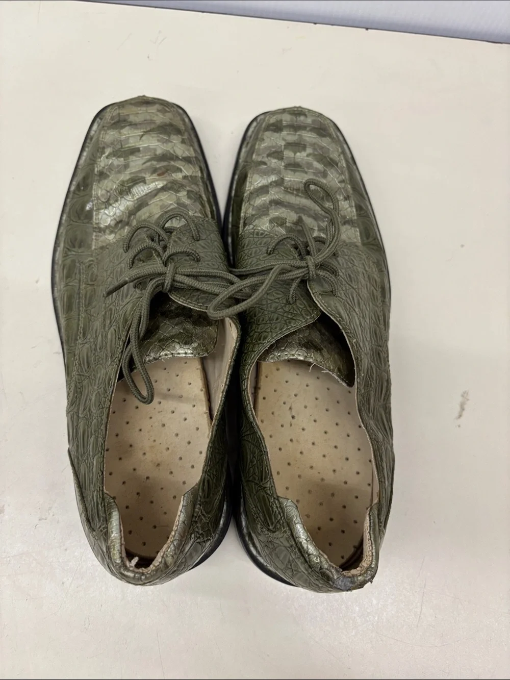 Men's Olive Green Embossed Faux Leather Lace-Up Derby Shoes